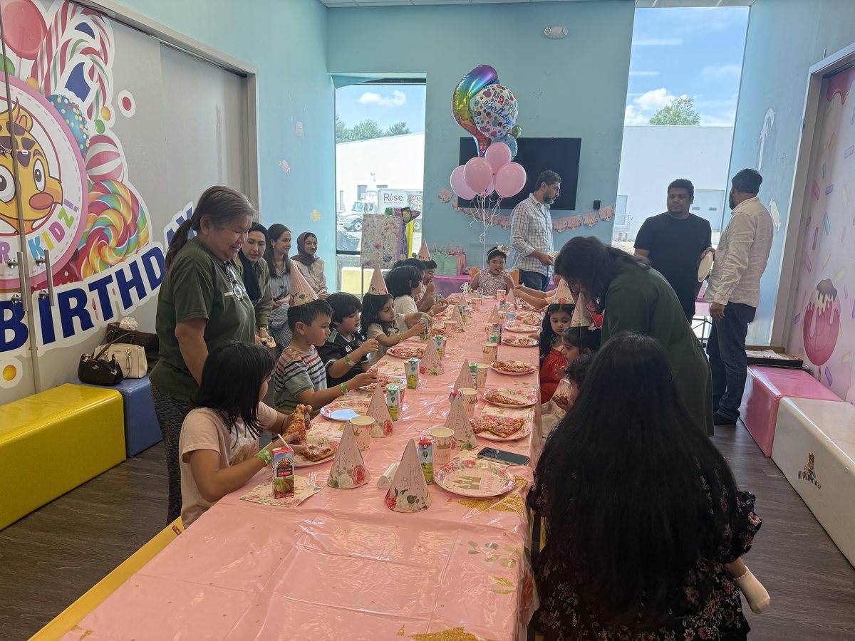 Children celebrating a birthday party at Hyper Kidz Ashburn
